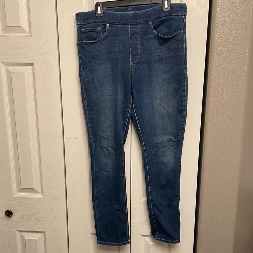 Levi’s pull on skinny jeans